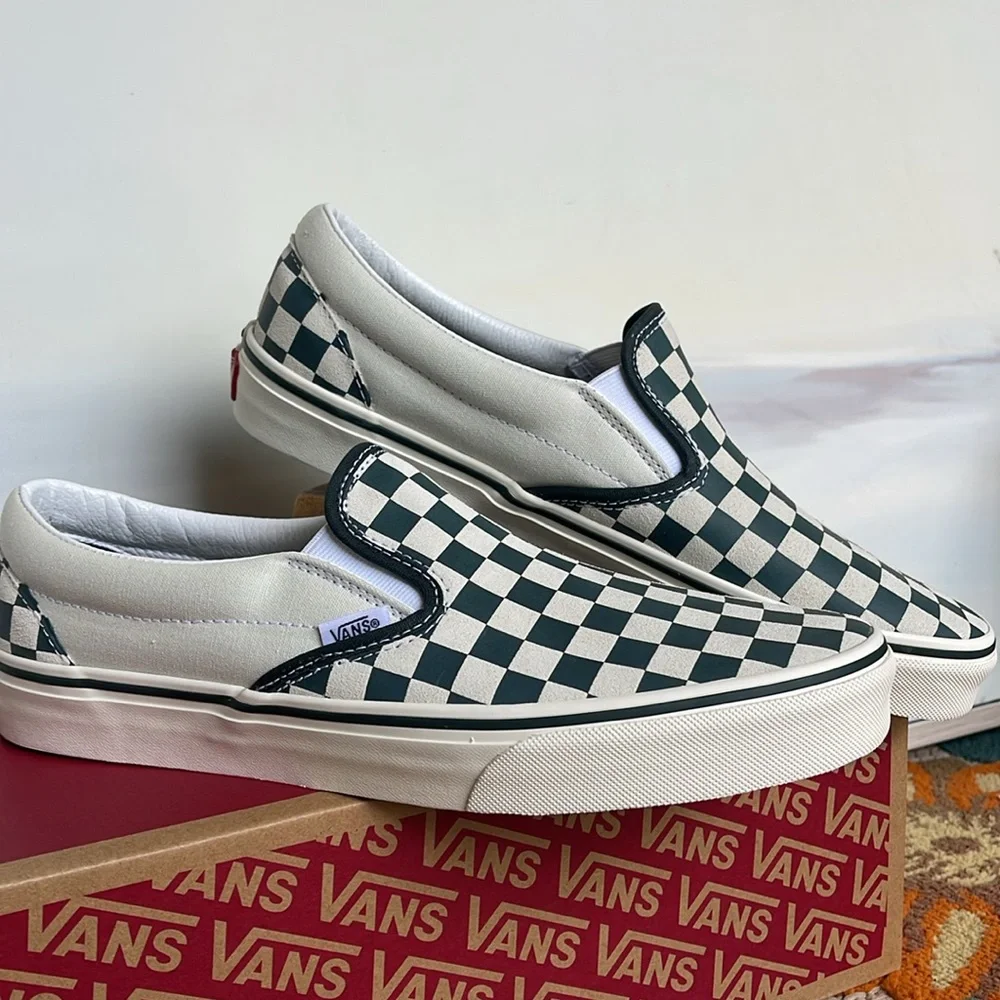 Vans WMNS Classic Slip-On
Checkerboard Green/True White
VN000BVZBGN
Sneakers - Picture 7 of 16